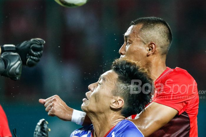 Penampilan bek tim nasional U-23 Indonesia, Hansamu Yama, dalam pertandingan Grup A cabang sepak bola Asian Games 2018 melawan Taiwan di Stadion Patriot, Minggu (12/8/2018). 