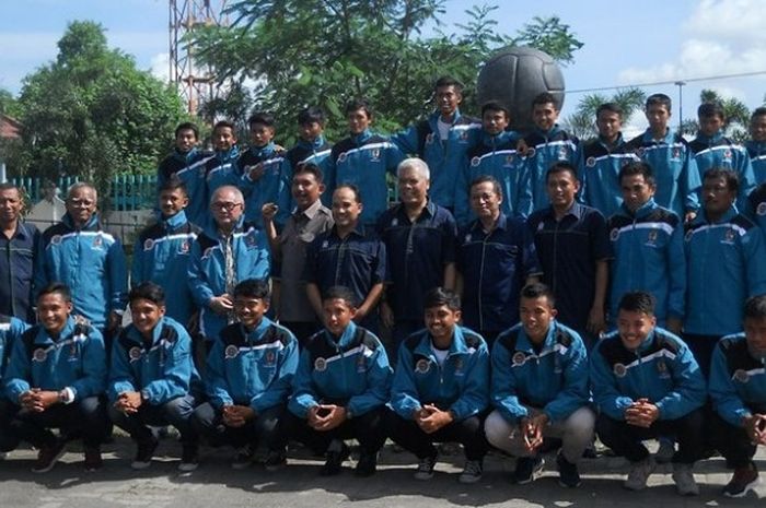 Para pemain tim DI Yogyakarta pose bersama sebelum ke Bandung untuk melakoni laga Pra-PON oada 20-30 Maret 2016. 