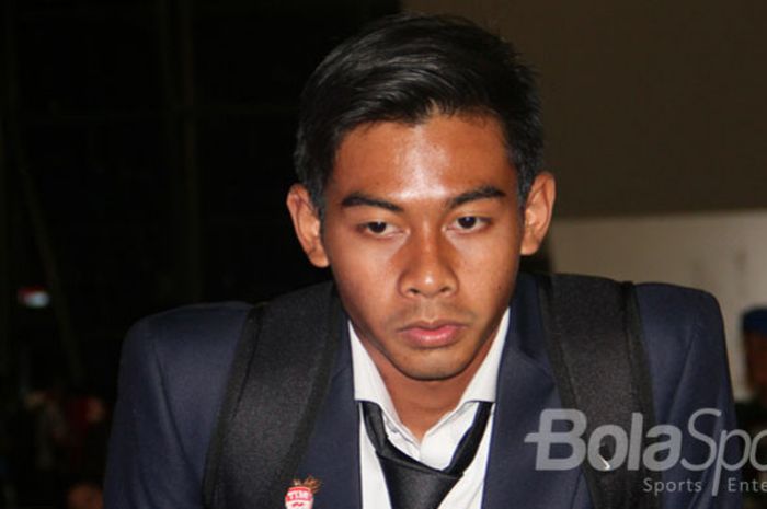 Satria Tama, pemain bola Indonesia saat tiba di Terminal 3 Ultimate Soekarno-Hatta sepulangnya dari gelaran SEA Games 2017 di Malaysia (30/8/2017).