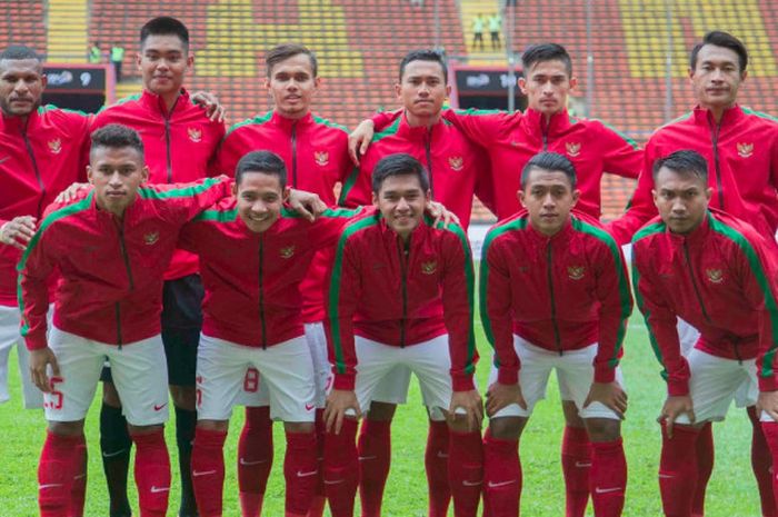 Starting Line-up Timnas Indonesia U-22 saat menghadapi Thailand di Stadion Shah Alam, Selangor, Malaysia, Selasa (15/8/2017).