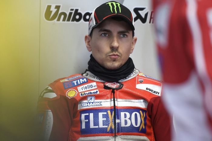 Pebalap tim DUcati, Jorge Lorenzo, saat balapan MotoGP Australia, Minggu (22/10/2017).