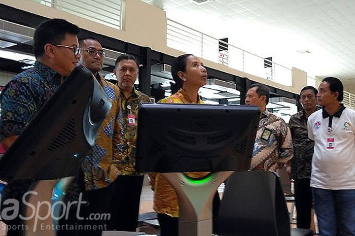 Menteri BUMN, Rini Soemarno melakukan peninjauan persiapan venue Asian Games di venue boling Jakabaring Palembang, Jumat (11/5/3018).