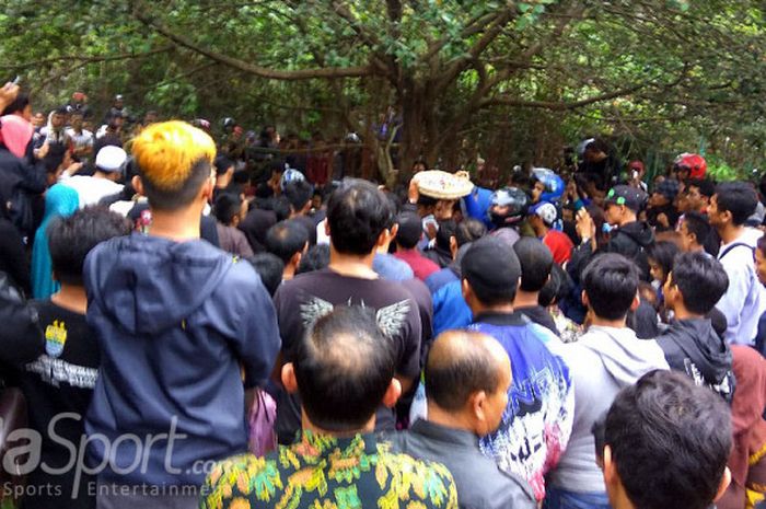 Suasana pemakaman Ricko Andrean di pemakaman umum Cikutra, Kota Bandung, Kamis (27/7/2017).