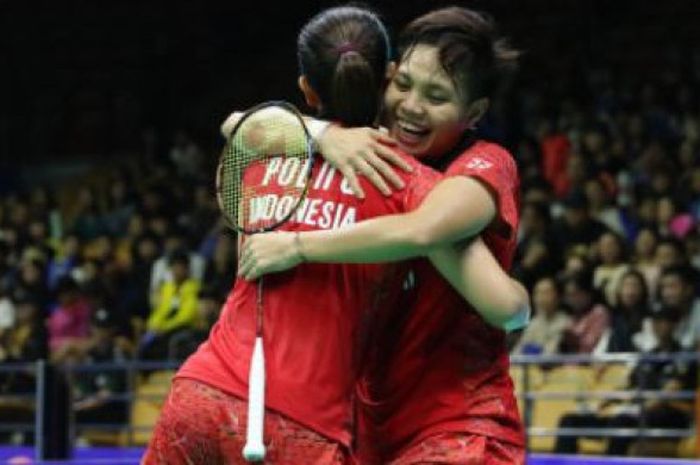  Ekspresi pebulu tangkis ganda putri Indonesia, Greysia Polii/Apriyani Rahayu, setelah meraih kemenangan atas Huang Dongping/Li Wenmei (China) pada babak pertama Kejuaraan Asia 2018.  