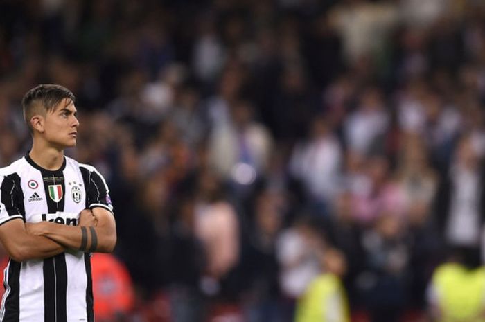  Reaksi striker Juventus, Paulo Dybala, seusai kalah dari Real Madrid dalam laga final Liga Champions di The Principality Stadium, Cardiff, Wales, pada 3 Juni 2017. 