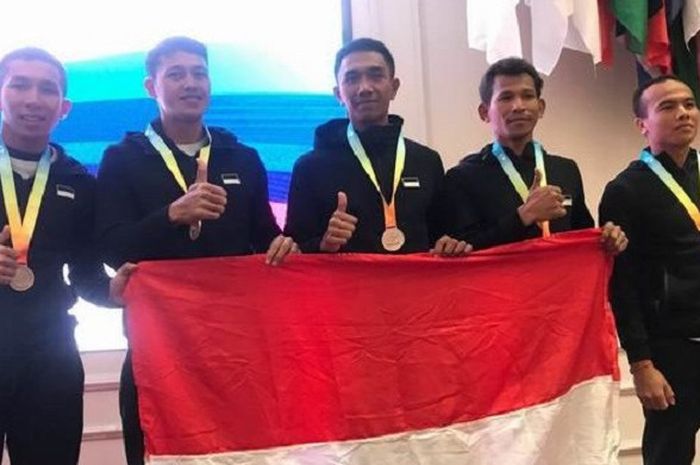Sebanyak 6 peterjun Kopassus dibawah pimpinan Kapten Inf Petrus Paramayudho Prabowo meraih prestasi yang membanggakan dan mengharumkan nama Indonesia di kancah internasional dengan menjuarai nomor kerjasama di udara (formation skydive) dan berada di peringkat ke-3 dalam ajang kejuaraan terjun payung Asiania 2017 di Jian, China Senin (27/11).