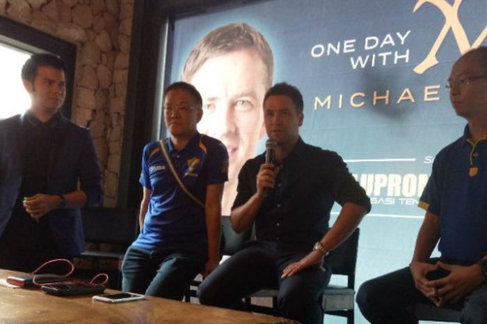 Legenda Liverpool, Michael Owen, dalam acara konferensi pers di Bluegrass Resto, Jakarta Selatan, Senin (5/2/2018)