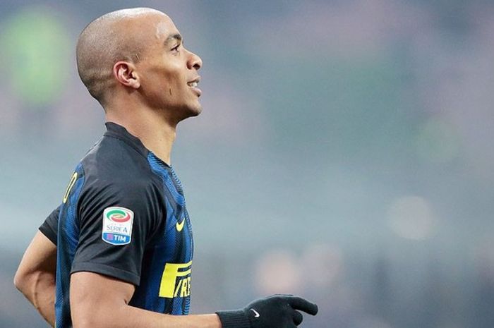 Gelandang Inter Milan, Joao Mario, melakukan selebrasi usai mencetak gol ke gawang Pescara dalam laga lanjutan Serie A 2016-2017 di Stadion Giuseppe Meazza, Milan, pada 28 Januari 2017.