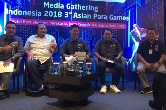 Direktur Media&PR Inapgoc, Farhan; Presiden NPC, Senny Marbun; Presiden Inapgoc, Raja Sapta Oktohari; Sekjen Inapgoc, Bayu Rahadian; dan Divisi Seremoni Inapgoc, Ageng Nugroho, menghadiri Media Gathering Asian Para Games 2018 di Solo, Selasa (4/9/2018).