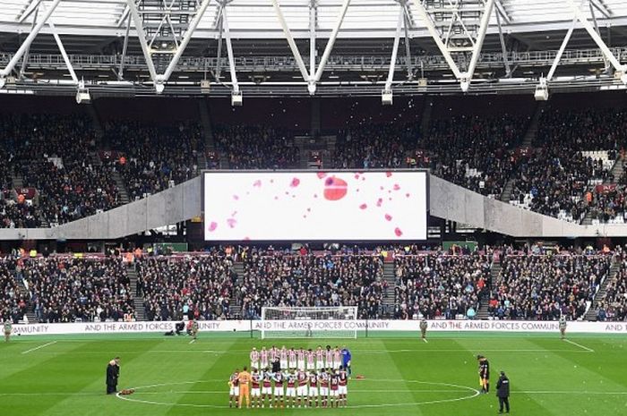 Pemandangan kandang baru West Ham United, Stadion London, London, Inggris, sesaat sebelum pertandingan Premier League 2016-2017 menghadapi Stoke City dimulai pada 5 November 2016.