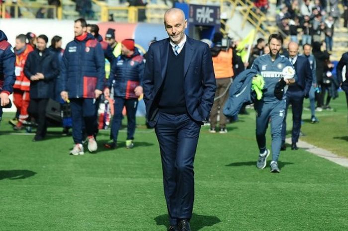 Pelatih Inter Milan, Stefano Pioli, terpotret menjelang sepak mula partai Serie A melawan Bologna di Stadion Renato Dall'Ara, Bologna, 19 Februari 2017.