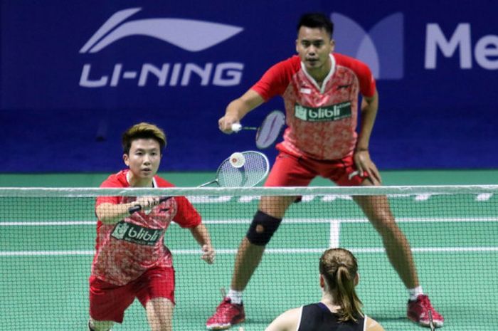 Pasangan ganda campuran Indonesia, Tontowi Ahmad/Liliyana Natsir, saat menghadapi Anders Skaarup Rasmussen/Line Hojmark Kjaersfeldt (Denmark) pada babak kesatu turnamen China Terbuka 2017 di Haixia Olympic Sports Center, Fuzhou, Rabu (15/11/2017). Tontowi/Liliyana menang 21-15, 21-8.