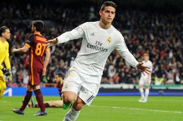 Gelandang Real Madrid, James Rodriguez, selebrasi usai mencetak gol ke gawnag AS Roma pada leg kedua babak 16 besar Liga Champions, Selasa (8/3/2016)