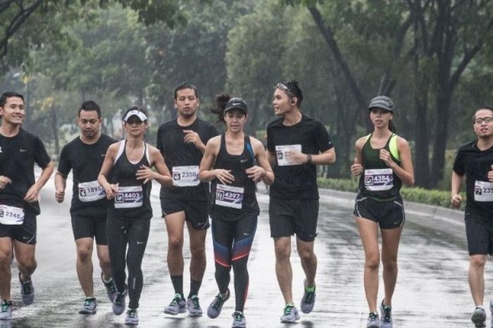 Para pacer dan influencer dari Nike Indonesia, termasuk Ben Kasyafani, Nadya Putriani, Amelia Callista, dan Laila Munaf, berlari di ajang Combi Run, BSD, Tangerang Selatan pada Minggu (13/11/2016).