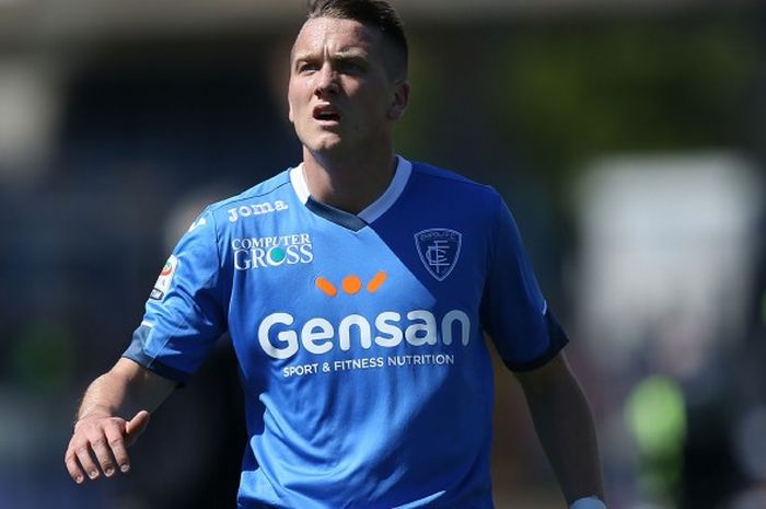 Gelandang Empoli, Piotr Zielinski, dalam laga kontra Bologna pada 1 Mei 2016