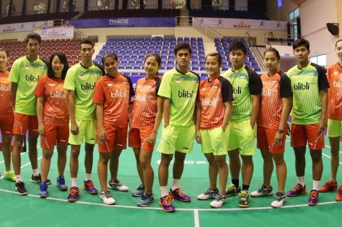 Tim Indonesia berpose di sela latihan pada Kejuaraan Asia Beregu yang berlangsung di Nguyen Du Cultural Sport Club, Ho Chi Minh City, Vietnam, Senin (13/2/2017).