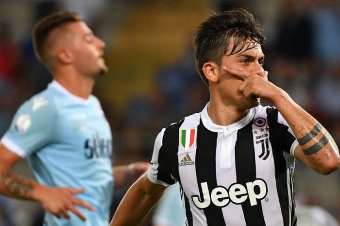 Striker Juventus, Paulo Dybala, merayakan gol ke gawang Lazio dalam laga Piala Super Italia di Stadion Olimpico, Roma, pada 13 Agustus 2017.