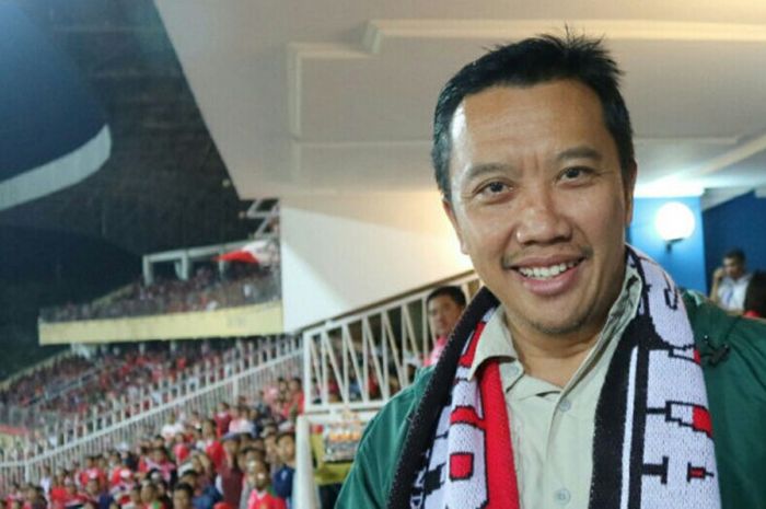 Menteri Pemuda dan Olahraga, Imam Nahrawi menyaksikan laga timnas U-19 Indonesia melawan Thailand di Stadion Gelora Delta, Sidoarjo, Senin (9/7/2018).       