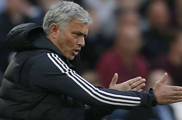  Ekspresi pelatih Manchester United, Jose Mourinho, pada pertandingan tunda Liga Inggris menghadapi West Ham United di London Stadium, London, Kamis (10/5/2018) atau Jumat dini hari WIB. 