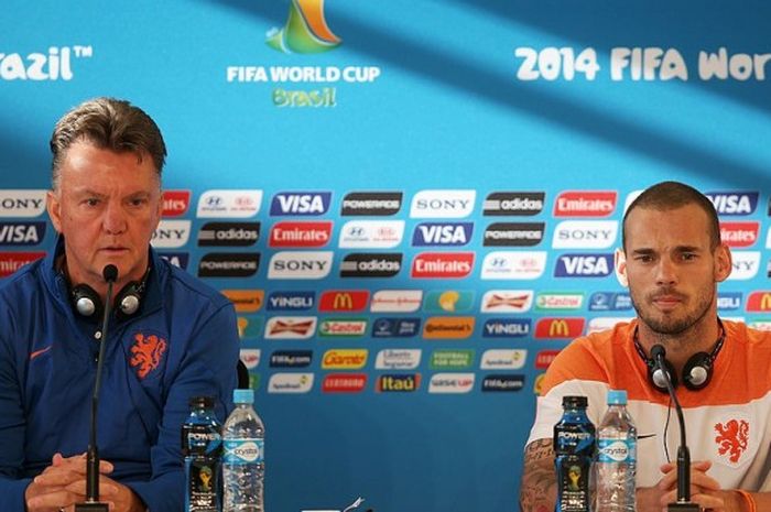Louis van Gaal dan Wesley Sneijder dalam konferensi pers timnas Belanda di Piala Dunia 2014