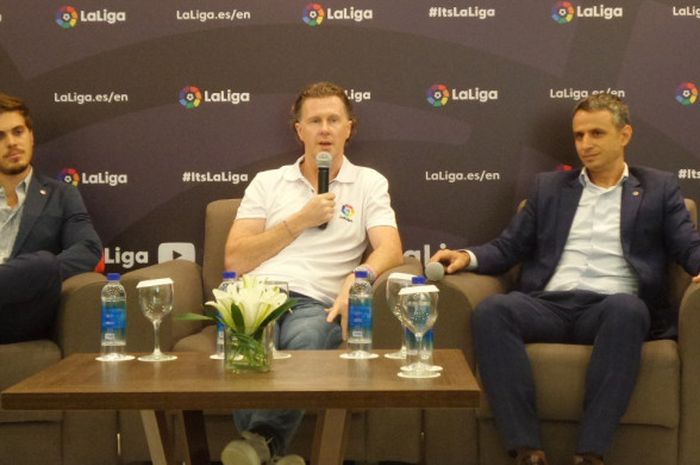   Steve McManaman bersama perwakilan La Liga, Rodrigo Gallego Abad, dan Ivan Codina melakukan konferensi pers La Liga 2018-2019  Season Kick-off, di Hotel Gran Melia, Rabu (5/9/2018)  