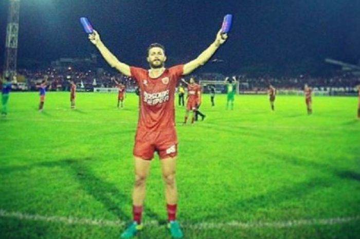  Steven Paulle setelah bertanding melawan Persipura Jayapura di Stadion Mattoangin, Makassar, Sabtu 