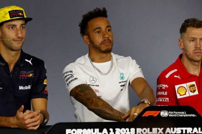 Daniel Ricciardo (Red Bull Racing), Lewis Hamilton (Mercedes), dan Sebastian Vettel (Ferrari) menghadiri konferensi pers prabalapan Formula 1 GP Australia di Melbourne, Australia, Kamis (22/3/2018).