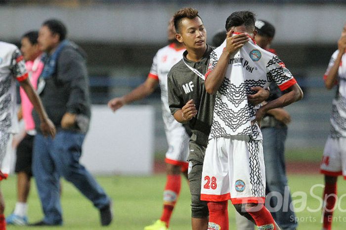 Ekspresi kekecewaan para pemain Martapura FC usai dikalahkan PSIS pada perebutan tempat ketiga Liga 2.