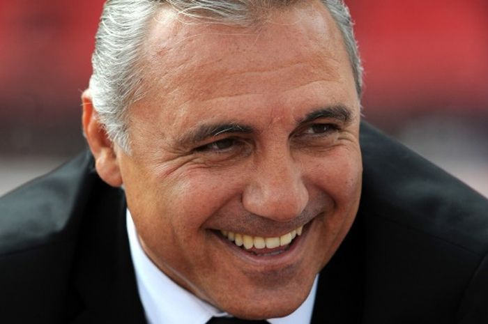  Hristo Stoichkov saat mendampingi timnya, PFC Litex Lovech, dalam laga kontra CSKA Sofia pada 16 Mei 2012