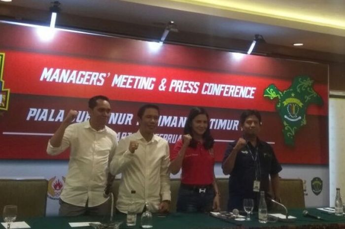 Ketua Organizing Committee Piala Gubernur Kaltim 2018, Dayang Donna Faroek (dua dari kanan), dalam konferensi Pers di Hotel Sultan, Jakarta, Senin (12/2/2018).