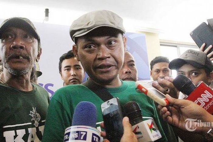 Pentolan Bonek, Andie Peci, meminta satgas kepolisian bertindak tegas apabila Persebaya terbukti melakukan pengaturan skor.