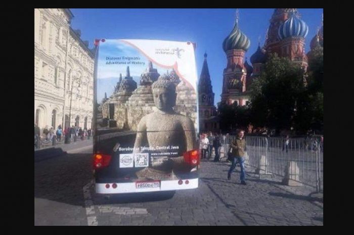 Bus di Rusia dengan proosi iklan Wonderful Indonesia