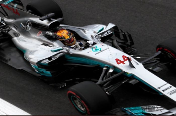 Lewis Hamilton saat mengikuti sesi free practice 1 GP Italia pada Jumat (1/9/2017)