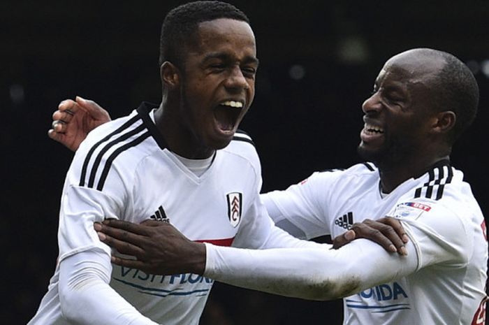 Selebrasi bek sayap kiri Fulham, Ryan Sessegnon (kiri), seusai mencetak hattrick ke gawang Hull City dalam laga ronde keempat Piala FA 2016-2017 di Stadion Craven Cottage, London, Inggris, pada 29 Januari 2017.