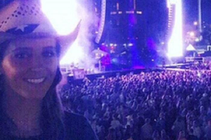 Foto Laura Robson di Festival Musik Country di Las vegas sebelum terjadi penembakan