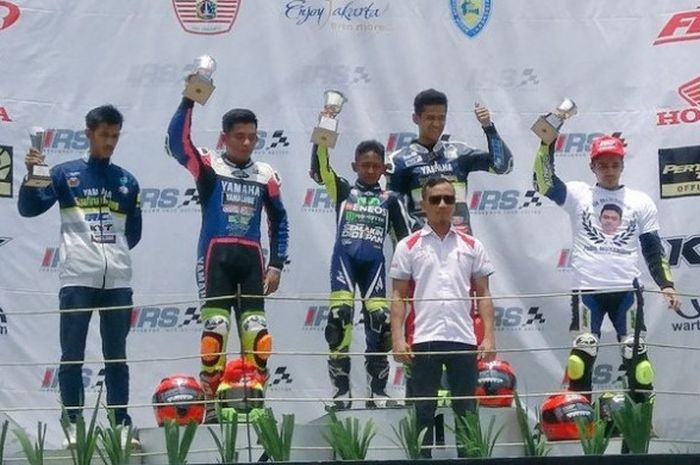 Podium race kedua pada seri keempat Kejurnas Sport 150cc Indospeed Race Series (IRS) 2017 di Sentul International Circuit, Minggu (15/10/2017) WIB.