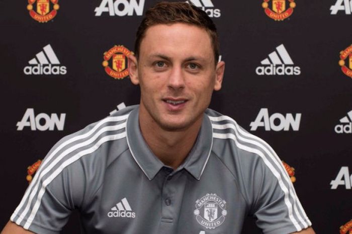 Nemanja Matic merampungkan transfer dari Chelsea ke Manchester United, Senin (31/7/2017).