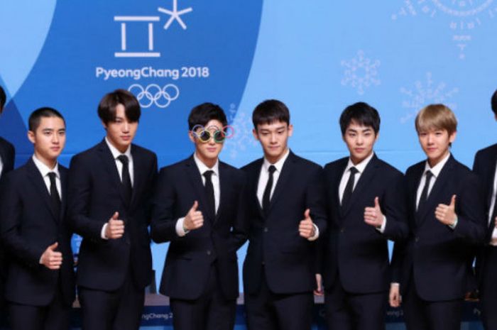 Boyband Korea Selatan, EXO, hadir dalam konferensi pers di PyeongChang Olympic Main Press Centre, PyeongChang, Korea Selatan, Rabu (21/2/2018).