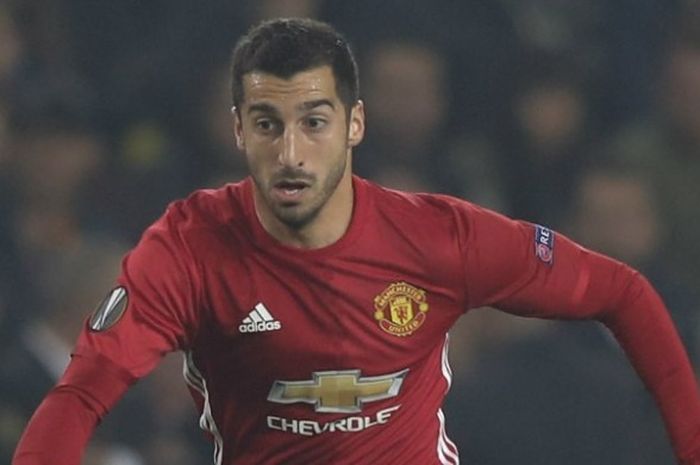 Gelandang Manchester United, Henrikh Mkhitaryan, dalam laga Liga Europa melawan Fenerbahce, Kamis (3/11/2016)