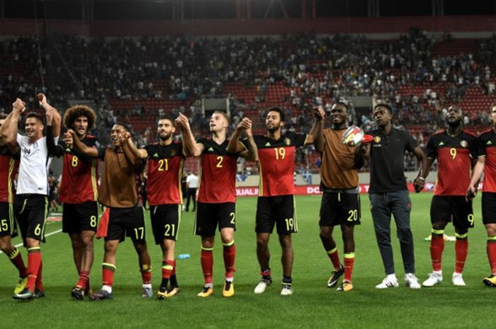 Para pemain timnas Belgia  merayakan kesuksesan lolos ke Piala Dunia 2018 setelah partai kualifikasi di kandang Yunani di Piraeus, 3 September 2017.