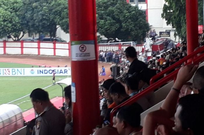 Stadion PTIK Membeludak saat laga Bhayangkara FC Vs PS Tira, Jumat (4/5/2018)