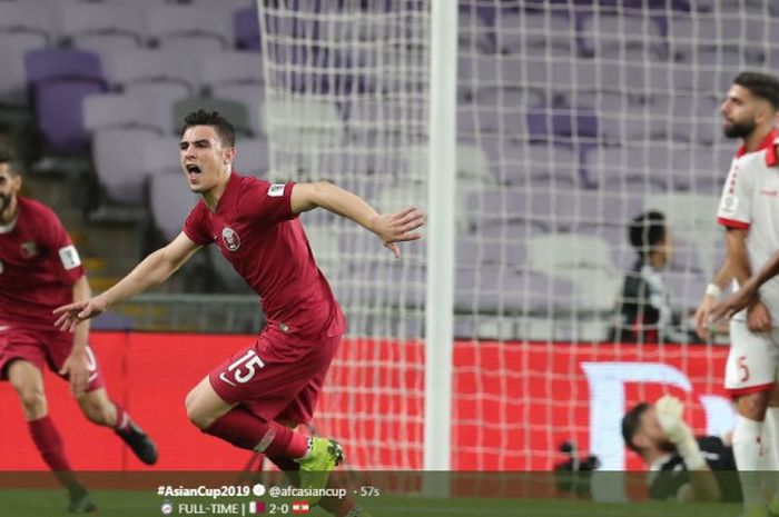 Para pemain Qatar merayakan gol mereka ke gawang Lebanon dalam partai Piala Asia 2019 di Al Ain, 9 Januari 2019.