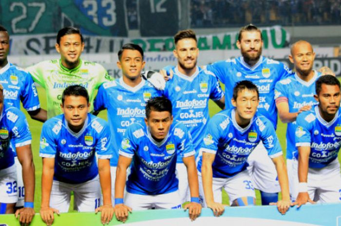   Skuat Persib Bandung saat menghadapi PSM Makassar di Stadion Gelora Bandung Lautan Api di Liga 1 2018 (23/5/2018).                 