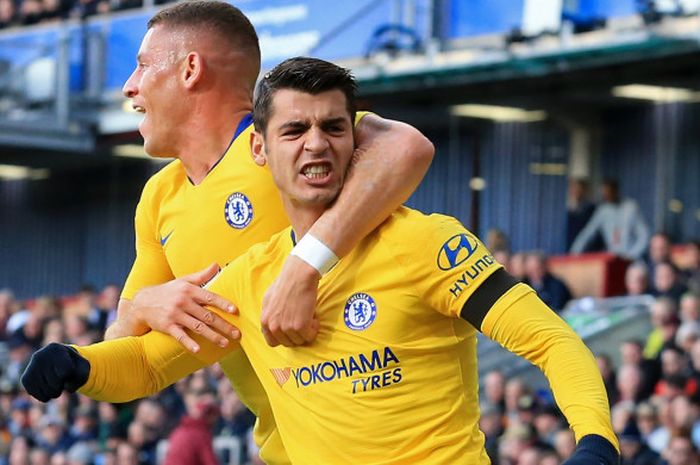 Ross Barkley merayakan gol Alvaro Morata pada laga Burnley vs Chelsea dalam lanjutan Liga Inggris di