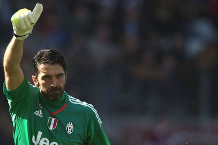 Ekspresi kiper Juventus, Gianluigi Buffon, dalam pertandingan melawan Torino dalam pertandingan Serie A di Stadion Olimpico di Torino, Minggu (20/3/2016). 