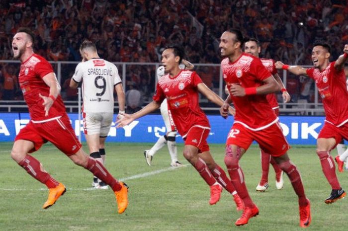 Ekspresi penyerang Persija Jakarta, Marko Simic, seusai mencetak gol dalam laga final Piala Presiden 2018 melawan Bali United di Stadion Utama Gelora Bung Karno, Jakarta, Sabtu (17/2/2018). 