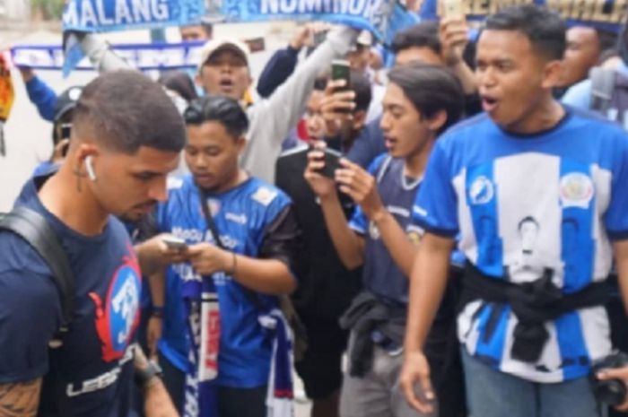 Arema FC masih mendapatkan sambutan hangat pendukungnya di Yogyakarta.