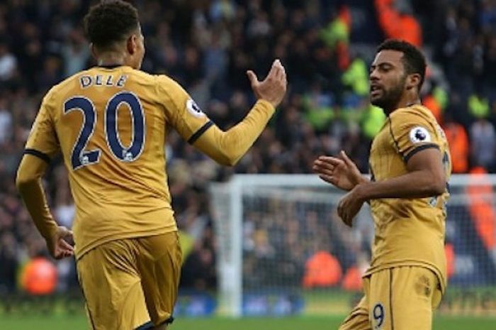 Dele Alli merayakan gol Tottenham Hotspur ke gawang West Bromwich Albion bersama Mousa Dembele, Sabtu (15/10/2016). 