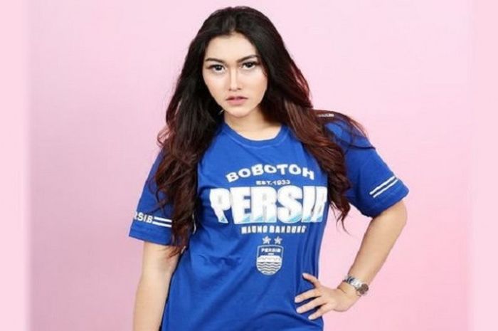 Bobotoh yang juga merupakan seorang DJ, Delina.