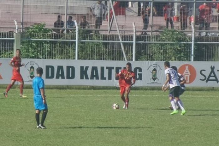 Kalteng Putra vs Persik Kediri saat berlaga di Stadion Tuah Pehoe Palangkaraya, Sabtu (8/7/2017) 